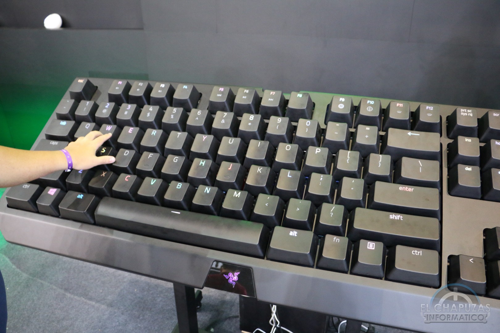 razer keyboard gigante 740x493 2